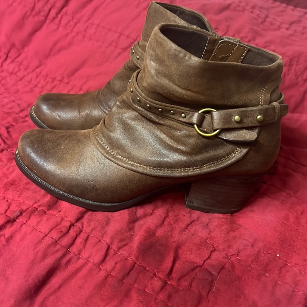 Ladies boots, good condition, heels scuffed